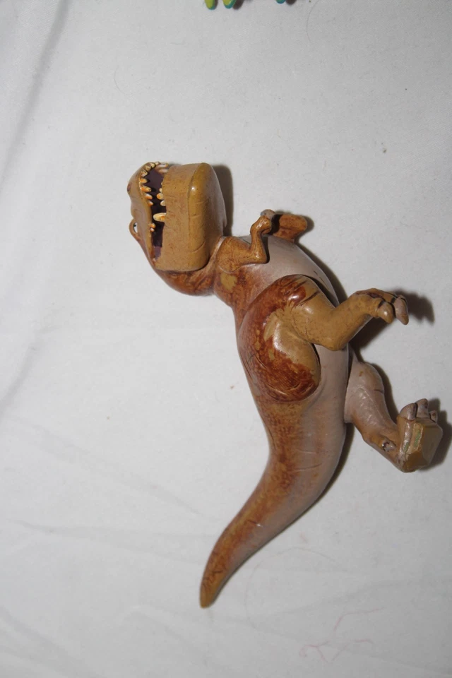 Lote de juguetes de monstruos dinosaurios Parque Jurásico Grifo Triceratops Dragón Figura Mezcla Foto 4 de 4