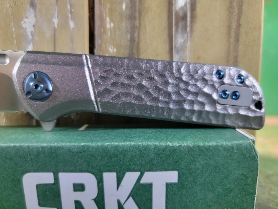 Navaja de bolsillo plegable CRKT Lanny Mah Design 6525 con bloqueo de revestimiento asistido borde liso Foto 2 de 4