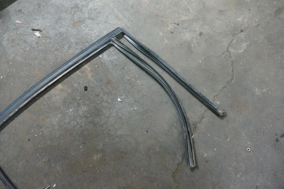 OE BMW E46 puerta paso trasero derecho ventana pista sello meteorológico 99-05 325i 330i 323i Foto 3 de 4