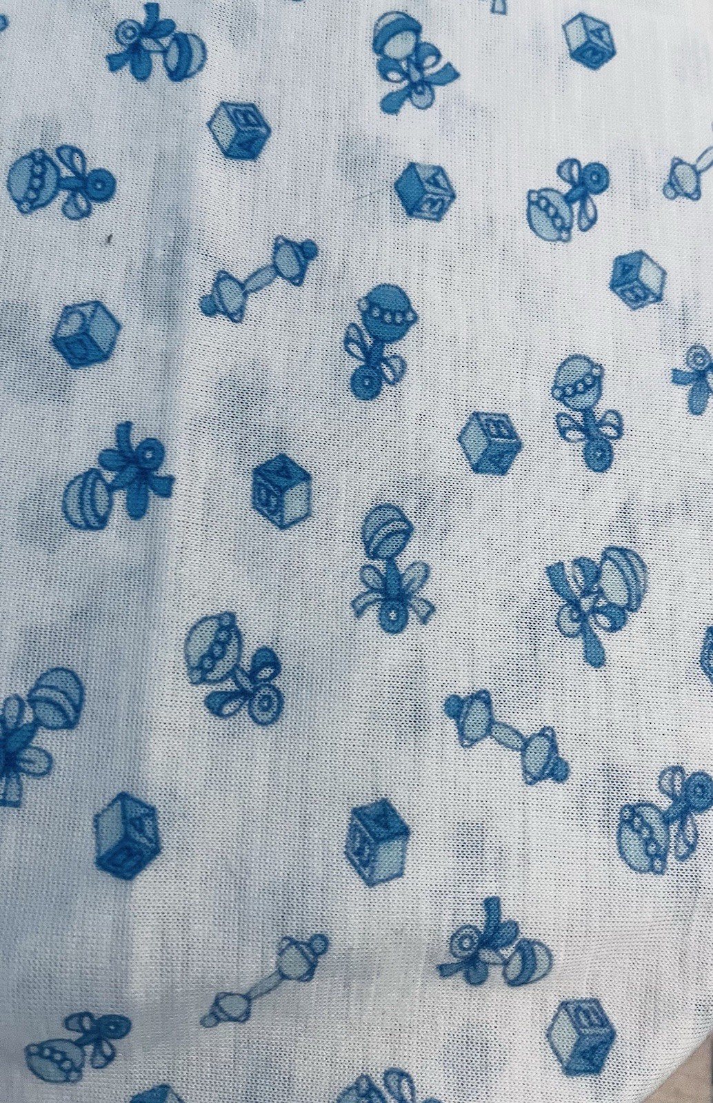 On White Cotton Knit  24"x19"