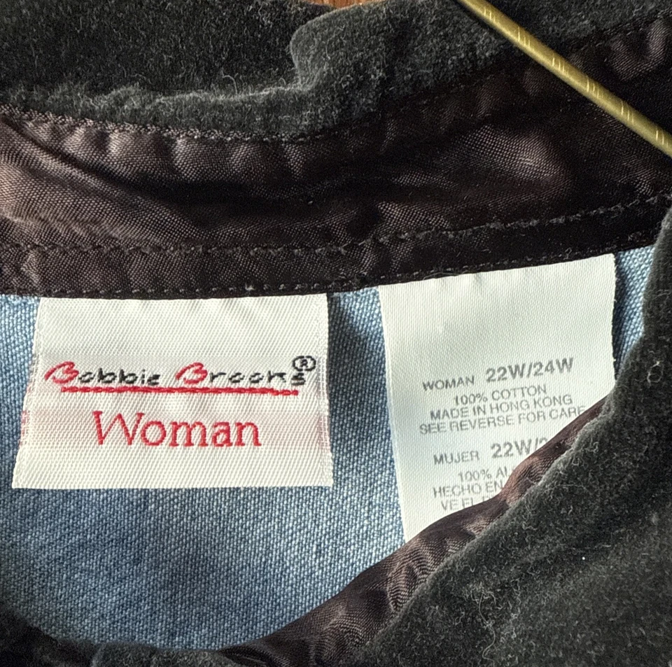 Bobbie Brooks Shirt Women Blue Denim Christmas Embroidered Button Up Collared - Image 2 of 4