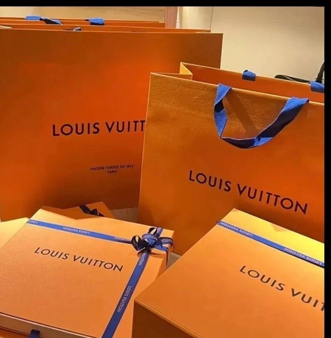 Authentic Louis Vuitton LV Large Magnetic Gift Box 11x7x3 Inches