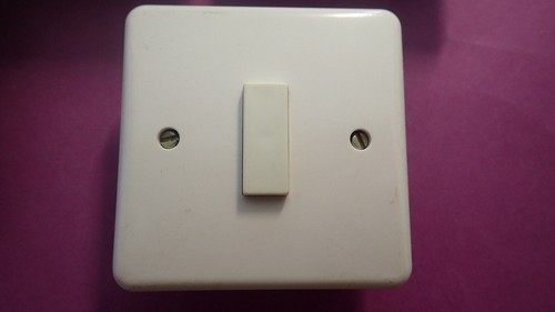 Poussoir Neptune 2 Blanc Legrand 80505 - Ancien Modèle - Occasion Fonctionnel