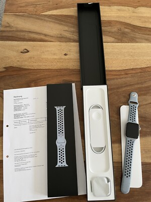 Apple Watch Series 6 Silber Aluminium 44mm Nike Edition