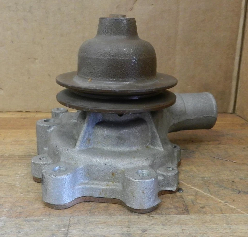 Subaru Deluxe GL Star FF-1 1971-72 1,3 L I4 bomba de agua nueva sin salida trasera Foto 3 de 4