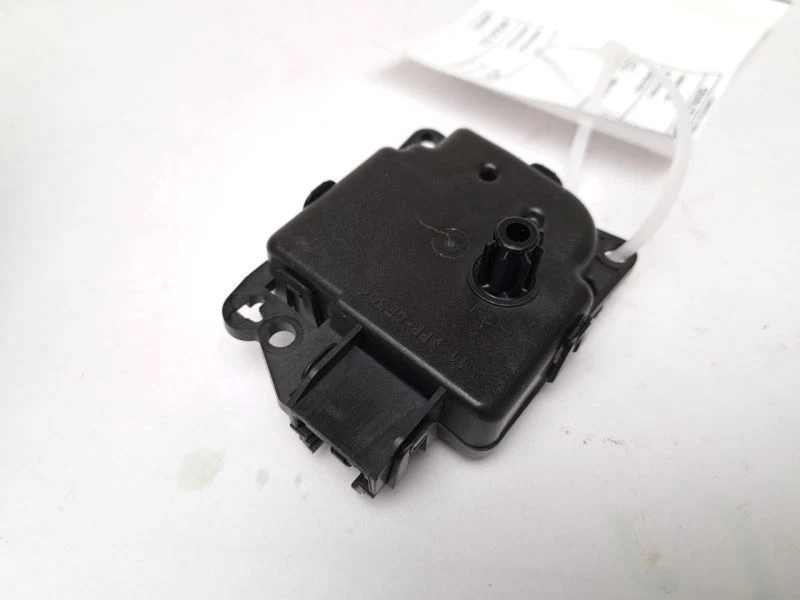 Actuador de puerta abatible de aire acondicionado HVAC para Chrysler Town Country 2008-2019 OEM 8679001 Foto 2 de 4