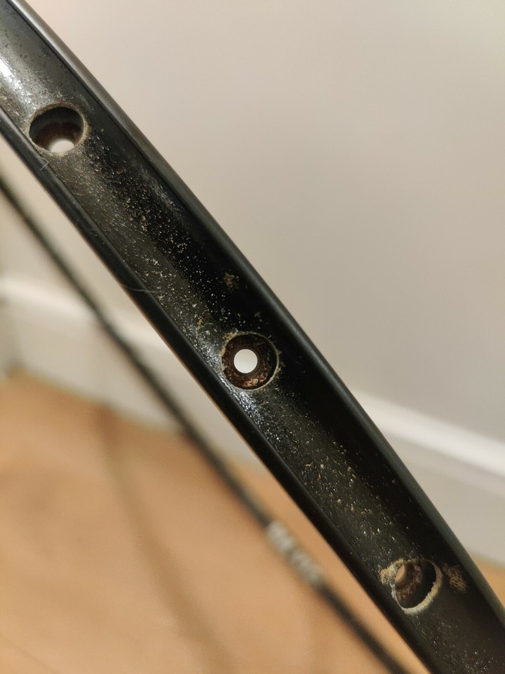 Paire De Jantes VTT Mavic M261 26'' – 36 Trous, Argent, France, Années 90