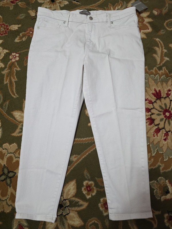 NEW Ladies White Denim  Crop Jeans,  5 Pocket, L@@K!