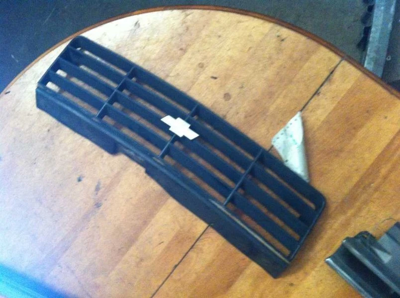 87-88 Chevrolet Corsica Grille - Image 2 of 4