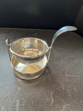 Versilbertes Teesieb mit Abtropfschale von Fortnum and Mason London