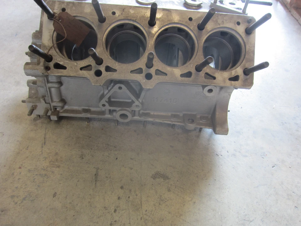 Ferrari 208 turbo - Crankcase / Block - NEW - P/N 121283 - Image 3 of 4