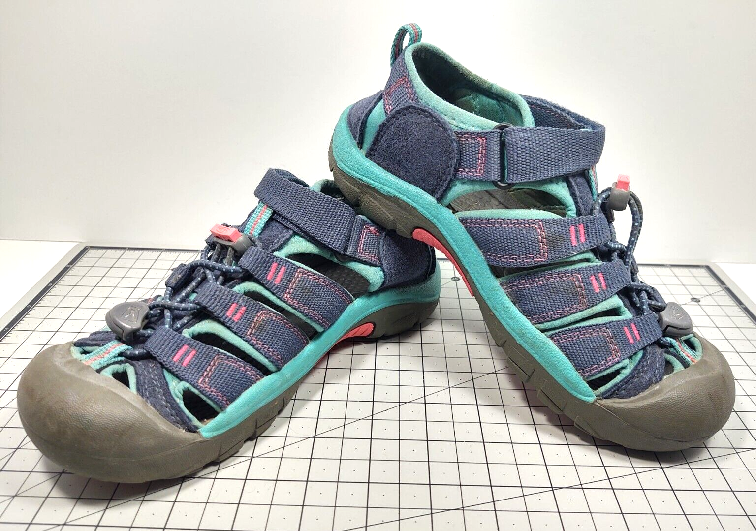 Sandali impermeabili Keen Newport H2 giovanili blu navy cinturino verde acqua taglia 3 US