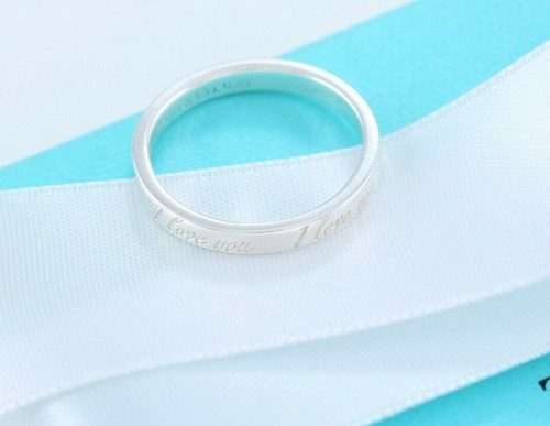 Narrow Band Ring Size 5.5 \u0026 Pouch 