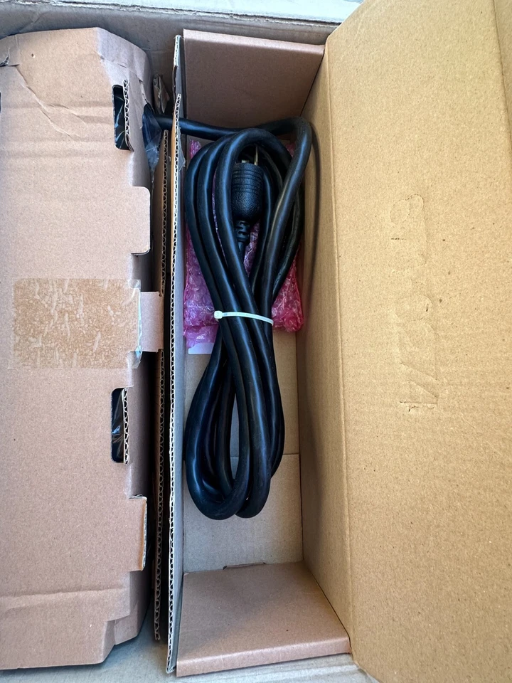NEW APC AP7802 Metered Rack PDU 2U 16-Outlet Power Distribution Unit - Image 4 of 4