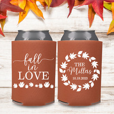 Enfriadores de latas de boda personalizados de otoño, enamórate - The Millers, pareja coolies de cerveza