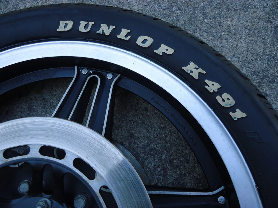 Llanta delantera Honda CB750 1981-1982 usada personalizada con neumático CB750C CB900C 82 750 Foto 2 de 4