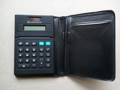 Taschenrechner Portfolio Dual Power Calculator mit Lederhülle  Tischrechner 