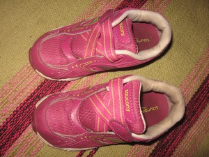 saucony velcro shoes