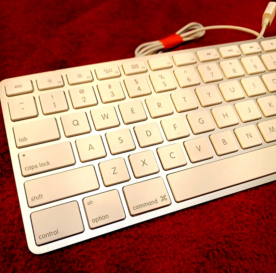 Genuine Apple A1243 Wired USB Keyboard w/ Numeric Keypad for iMac, Mac Mini - Image 3 of 4