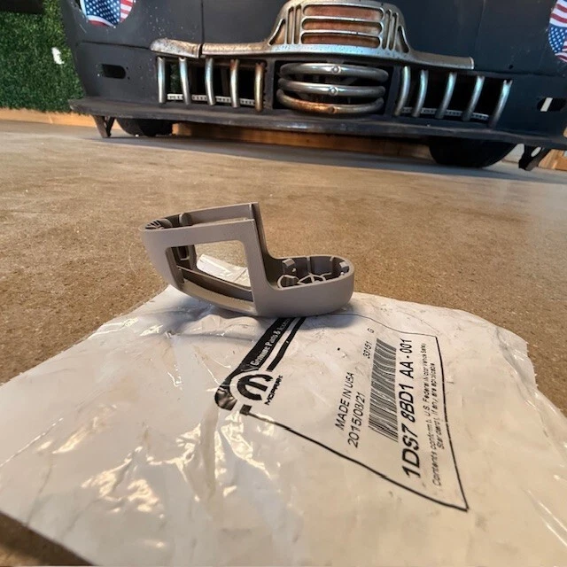 (1) 1DS78BD1AA Mopar натяжитель ремня безопасности Mopar подлинный - такой же, как в дилерском центре - Изображение 2 из 4