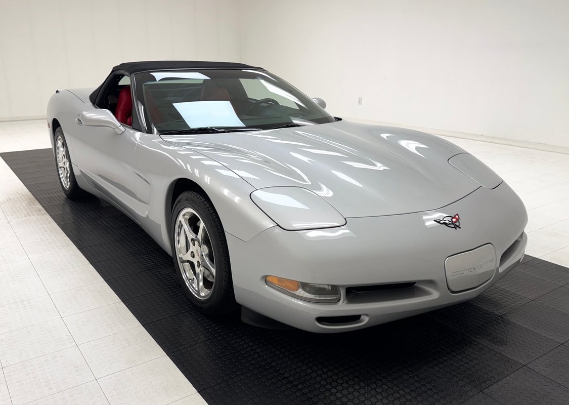 2000 Silver Metallic Chevrolet Corvette   | C5 Corvette Photo 10