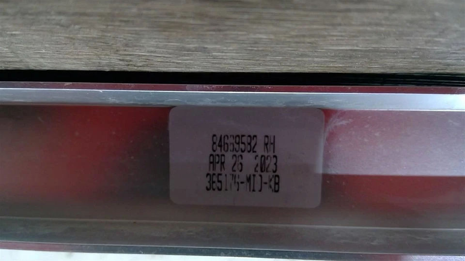 2022-2024 BUICK ENCLAVE ROOF RAIL LUGGAGE CARRIER RACK OEM 84669581 / 84669582 - Image 4 of 4