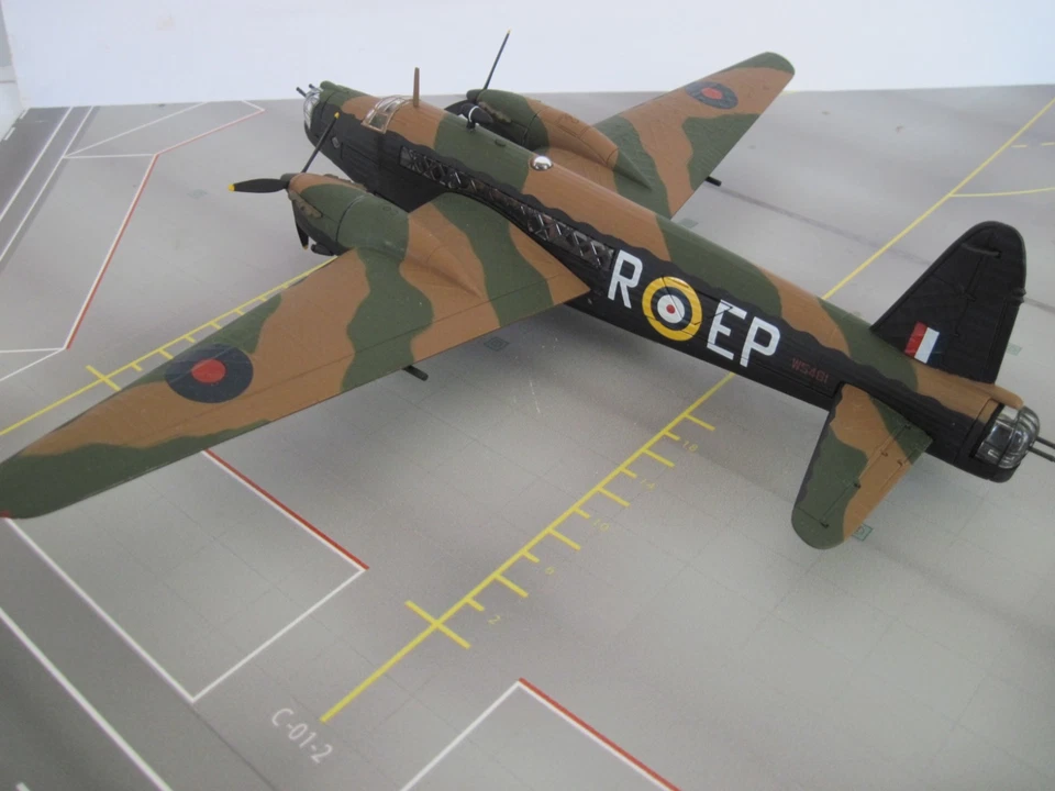 CORGI 1:72 Vickers Wellington Mk.II W5461 104 Squadron RAF Driffield AA34806 - Image 4 of 4