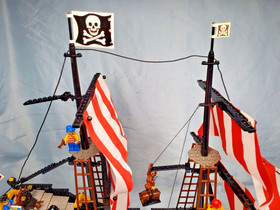 LEGO 6285 Black Seas Barracuda nearly 100% complete (just missing some coins)