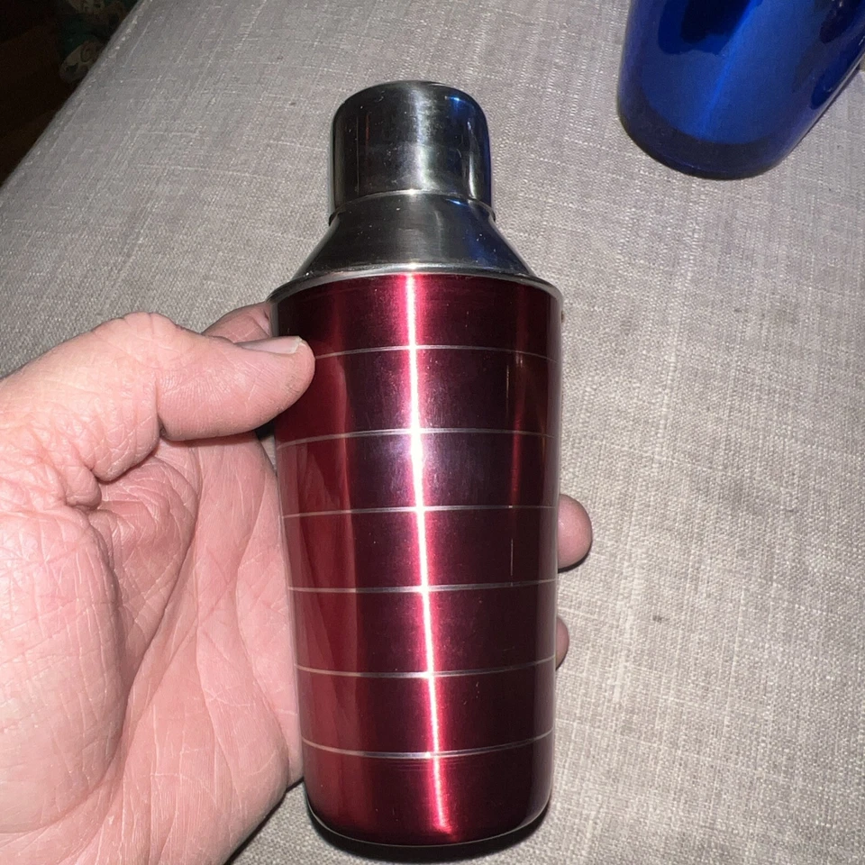 Lot of 8 Cocktail Martini Shakers - Assorted Styles And Sizes - Image 4 of 4