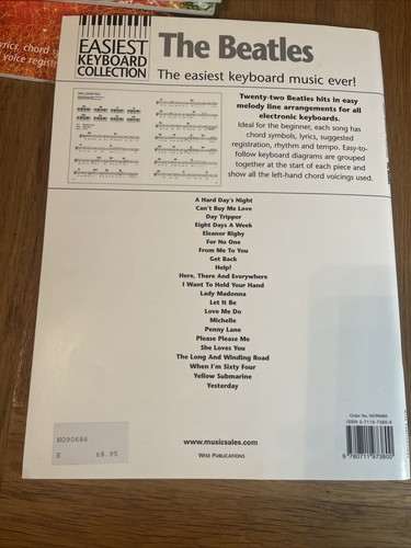 4 Easiest Keyboard Collection Songbooks - The Beatles, Showstoppers, Christmas - Picture 3 of 11