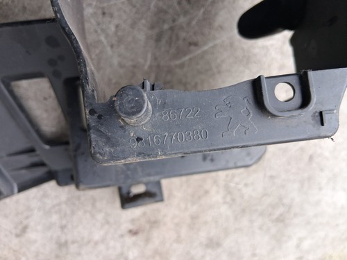 SOPORTE ANTINIEBLA DELANTERO LADO CONDUCTOR CITROEN C4 MK3 2022 OSF 9816770380 - Imagen 3 de 6