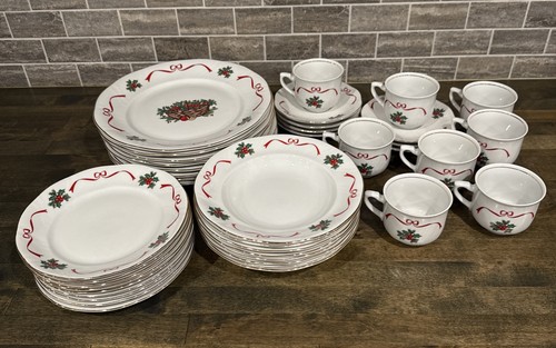 Southington By Baum Basket Of Cheer Wakbrzych Poland Christmas Dinner China 40Pc