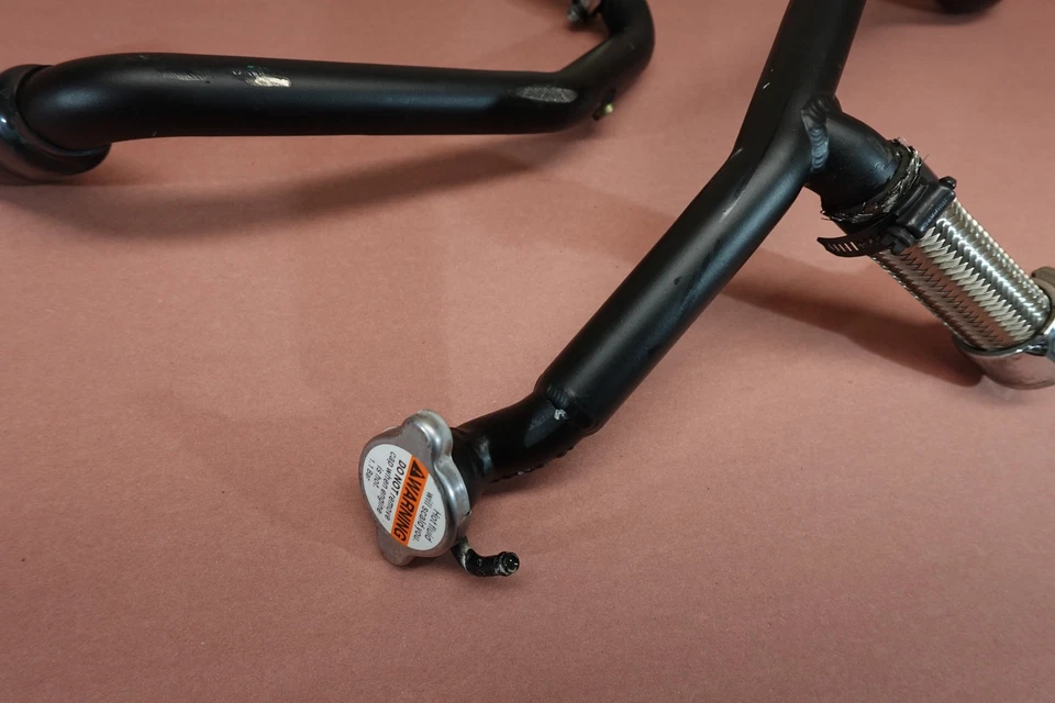 2005-2006 Harley Davidson VRSCSE V-Rod Radiator Hoses and Neck Cap - Image 3 of 4