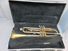 Bach TR600 Trumpet w/ Case and Bach 7C Mouthpiece, USA, Acceptable condition