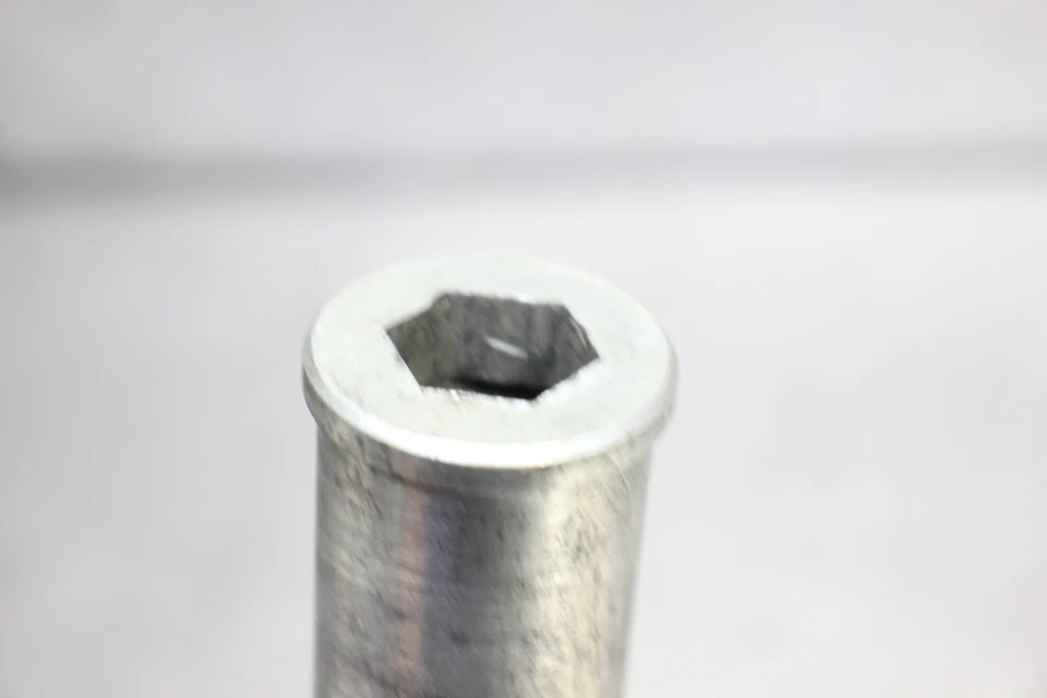 02-05 KAWASAKI NINJA ZX12R Front Wheel Axle - Image 2 of 4