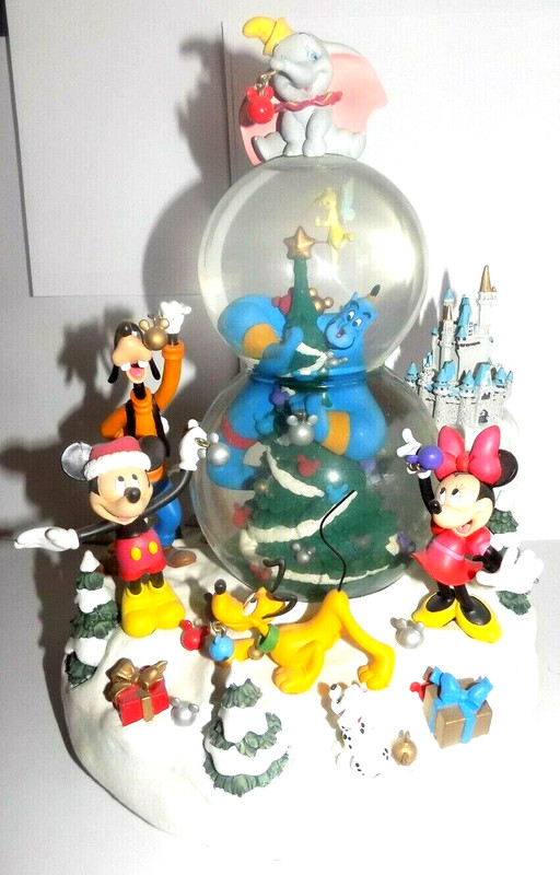 VINTAGE Walt Disney World Christmas Musical Snowglobe  **EXCLUSIVE TO WDW**
