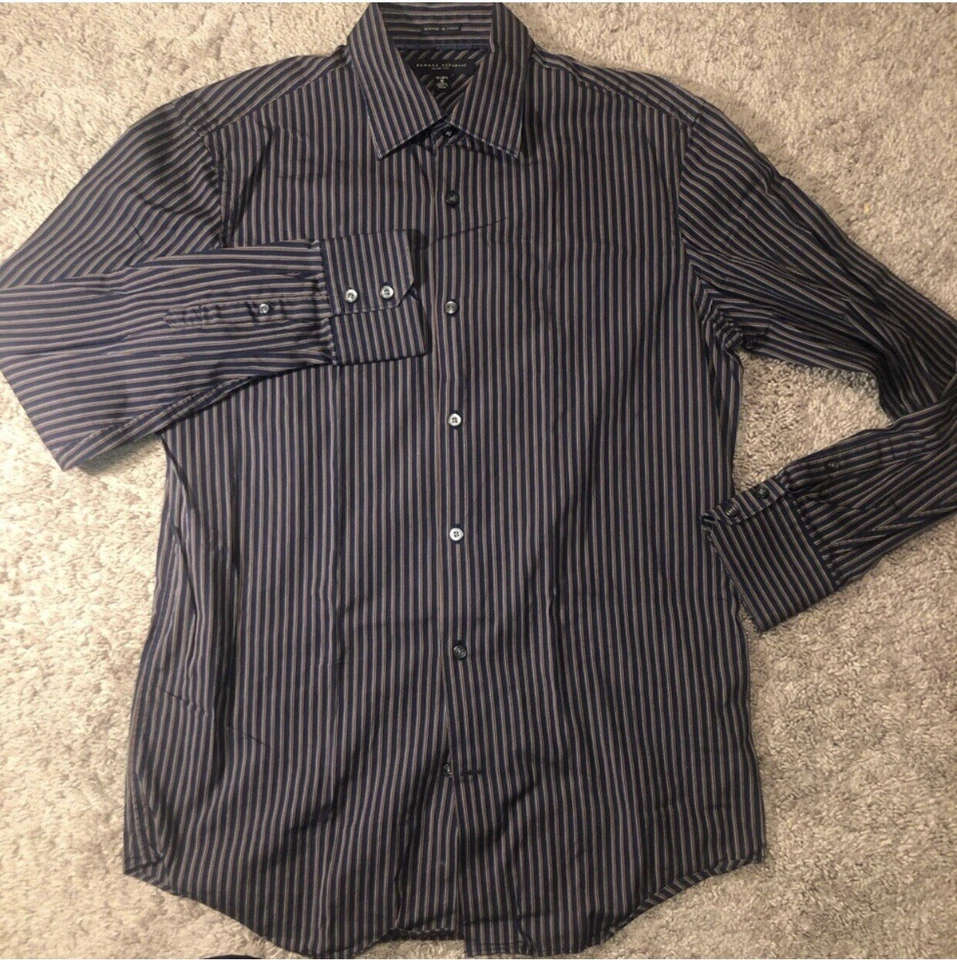 Camisa de trabalho listrada masculina tamanho médio com botões Banana Republic - Imagem 2 de 4