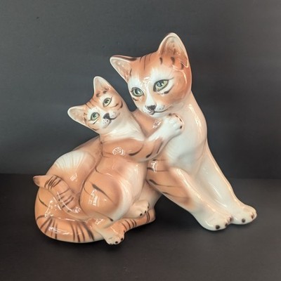 Ceramic Tabby Striped Cat Figurine With Mother & Kitten Made in Italy 