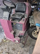 Minuteman SCV 28 32 ride on floor scrubber