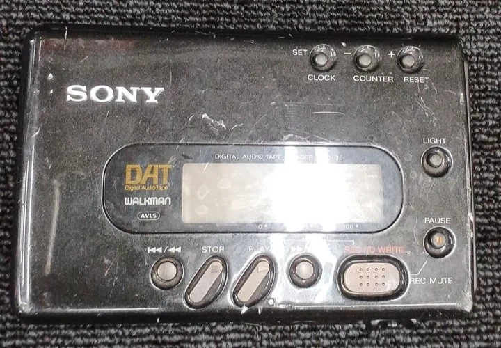 Sony TCD-D8 Portable DAT Recorder Digital Audio Tape Corder JUNK See notes - Image 2 of 4