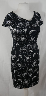 S. OLIVER BLACK LABEL Traumhaftes Kleid Schwarz/Weiß Blumen Edel Größe 38 NEU!