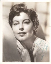 AMERICAN BEAUTY, ICONIC ACTRESS AVA GARDNER, SIGNED VINTAGE STUDIO PHOTO.