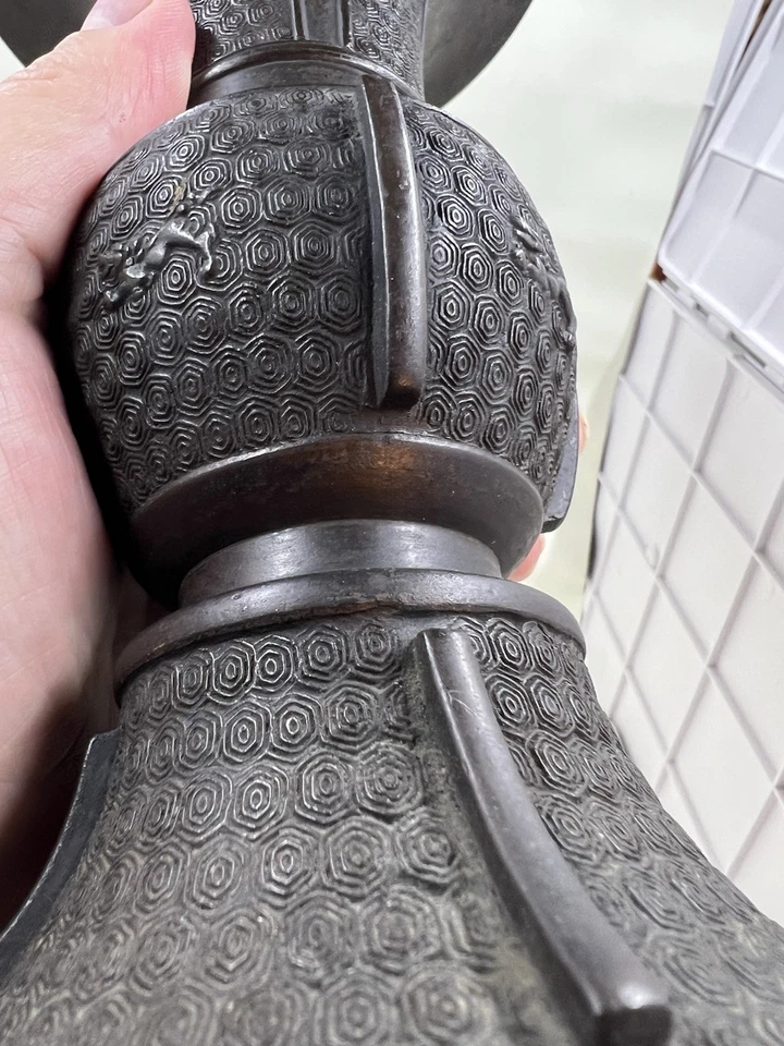 Buque Gu chino de bronce 9”x5” bonito motivo de pátina marrón foo perro Foto 3 de 4