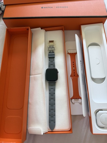 Hermès Apple Watch series 10 BNIB SOLD OUT 42 MM - Photo 3 sur 4