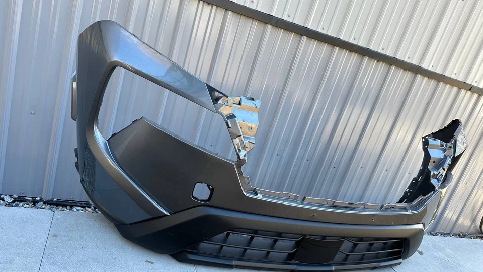 !!️ ¡¡SIN ENVÍO!!️ PARACHOQUES DELANTERO ORIGINAL NISSAN ROGUE GRIS 2024 2025 2026 Foto 3 de 4