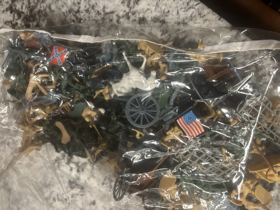 200+ Juguete de plástico para hombres del ejército Foto 2 de 2