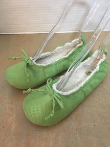 acorn travel slippers