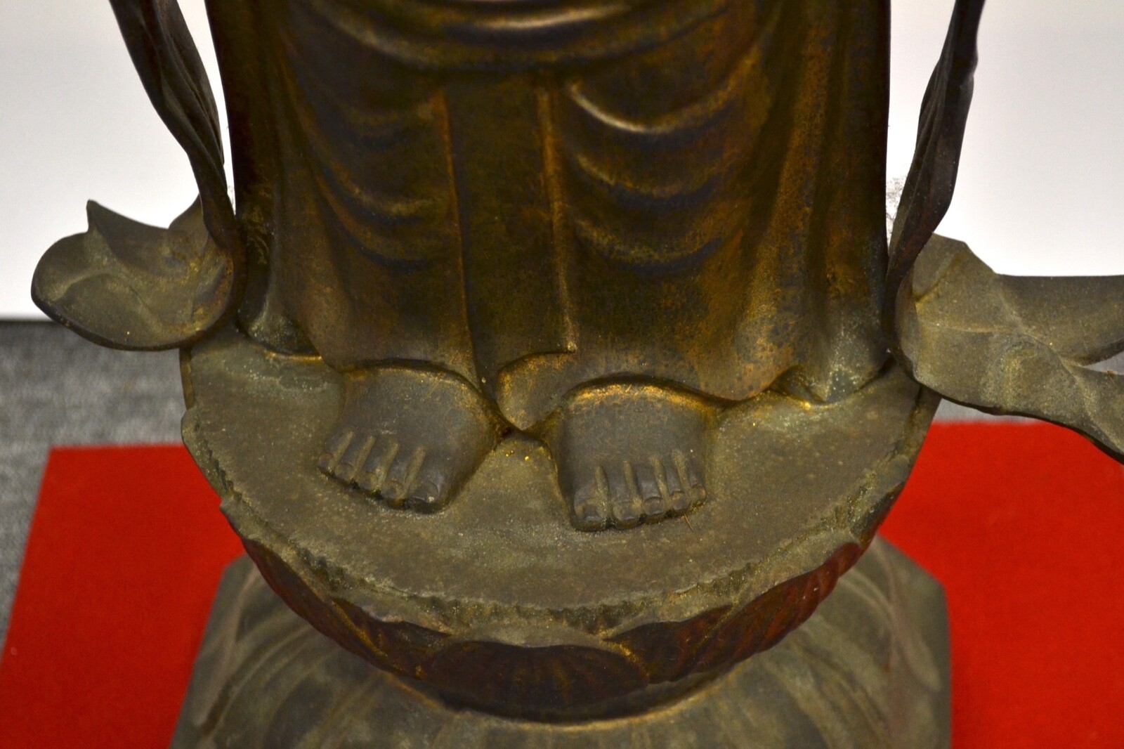 Kanzeon Bosatsu Avalokiteshvara figure bronze late Edo era