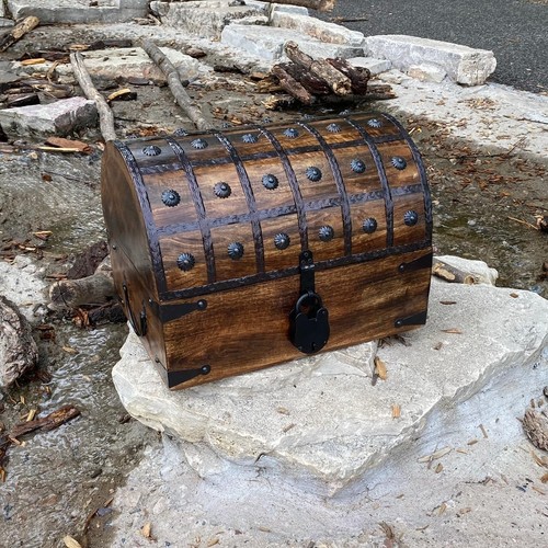 Pirate Treasure Chest with Iron Lock and Skeleton Key - Storage and Decorativ... - Picture 8 of 8