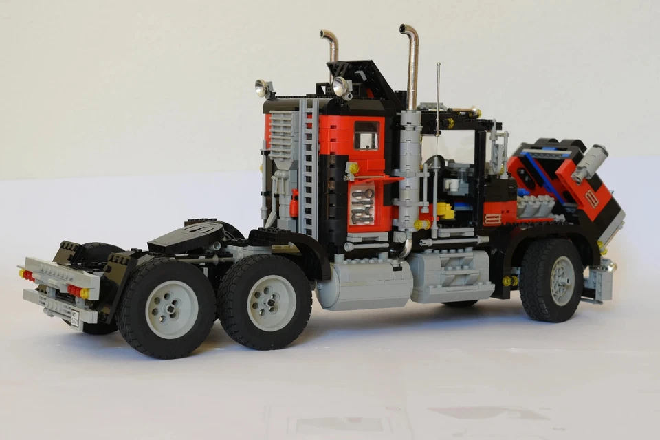 LEGO set 5571 Model Team Giant Truck - free shipping - Image 2 of 2